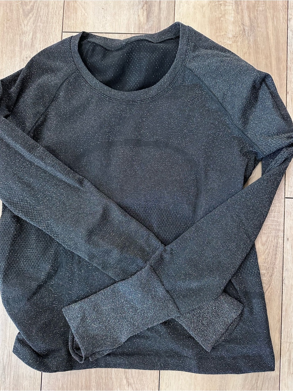 Lululemon Swiftly Tech long sleeve 
Size 10